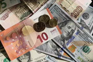 В Минфине назвали две валюты, способные заменить для России доллар и евро