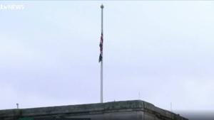 Над Букингемским дворцом приспустили флаг из-за смерти Елизаветы II