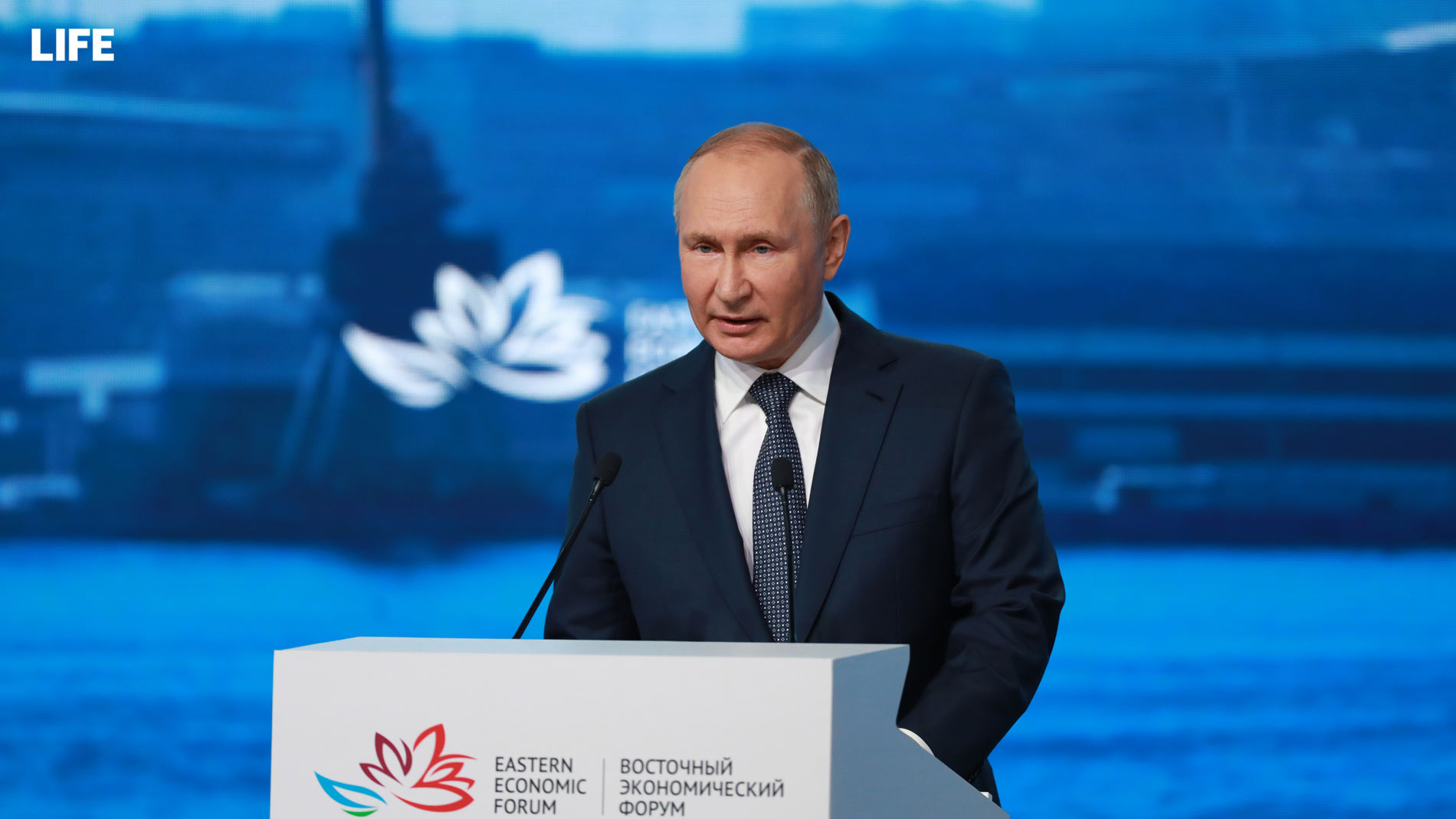 Из выступления Владимира Путина на пленарной сессии Восточного экономического форума. Фото © LIFE / Павел Баранов