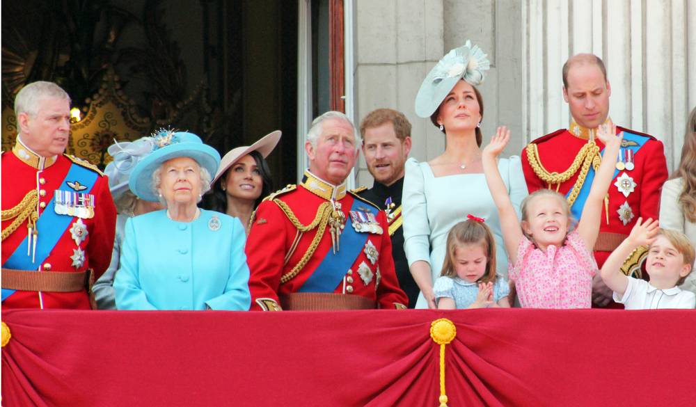Пока без Гарри и Меган: Королевская семья срочно съехалась к заболевшей Елизавете II