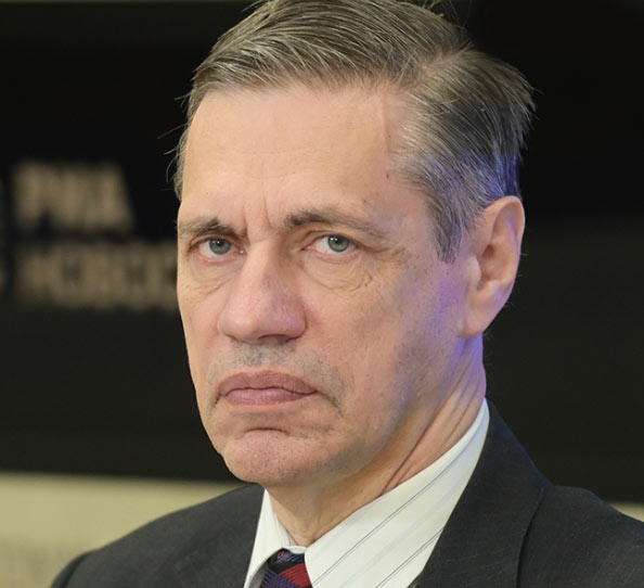 <p>Человечество имеет одни и те же общие проблемы, которые можно решить только сообща. Если страны между собой выясняют отношения, то решать их намного сложнее. Я имею в виду природные проблемы ресурсов, экологии, народонаселения, безопасности и многие другие. Это и есть суть китайской концепции. Дело в том, что за последние десять лет едва ли не каждый документ, который выходит в Китае, ссылается на пункт о единой судьбе человечества.</p>