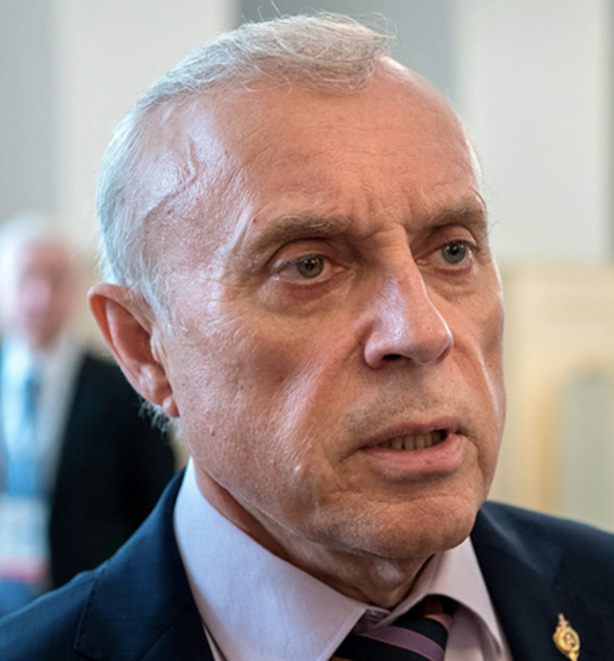 <p>На сегодняшний момент это единственное, чем Киев может провоцировать, грозить не только России. Что-нибудь в украинском обществе сдвинулось с мёртвой точки после катастрофических потерь? Они уже теряют сыновей, братьев, мужей, но ничего не меняется. Они готовы радиацию, извините за грубое выражение, "жрать ложками", только бы навредить и насолить России. Вот в чём проблема. Поэтому все эти десанты, которые они бросают, это такая чисто политическая и информационная платформа для того, чтобы показать, что они готовы на всё. Мы тоже понимаем, что для них это главное, и поэтому получить ЗАЭС они ни физически, ни политически не смогут</p>