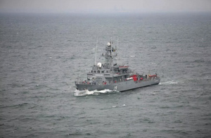 Румынский корабль с 75 военными на борту подорвался на дрейфующей мине в Чёрном море
