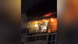 Неудачный фейерверк влетел на балконы в Новосибирске и привёл к пожару