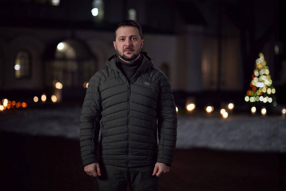 Этот парень опасен: Британцы назвали Зеленского богатеющим идиотом за новогоднее обещание