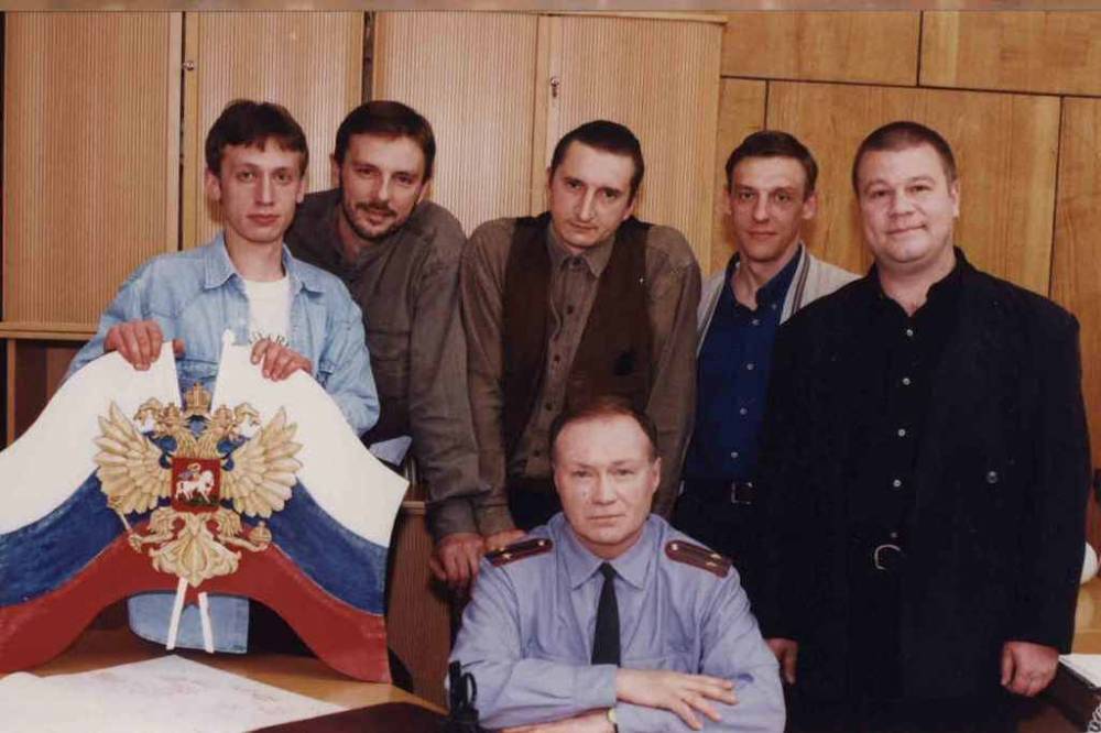 Писатель Кивинов рассказал, кто придумал название сериала Улицы разбитых фонарей