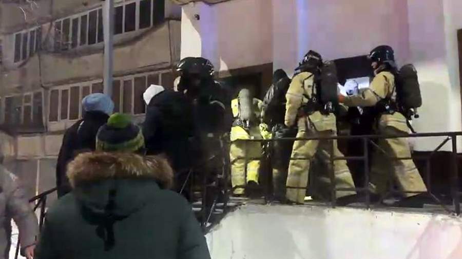 Три человека стали жертвами взрыва в 16-этажном доме в Караганде