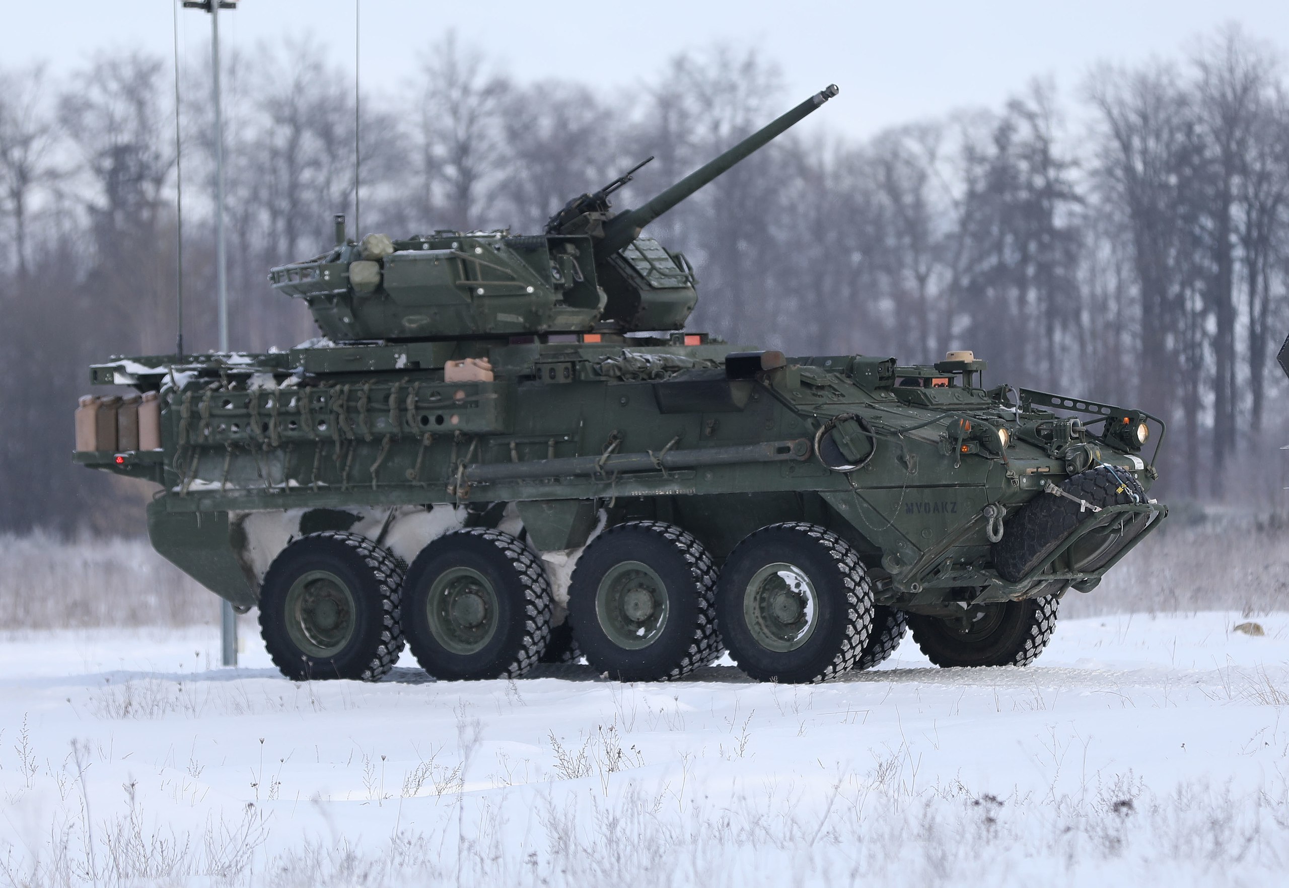 БТР с сюрпризом: В чём опасность новых колёсных танков Stryker, которые передадут Киеву
