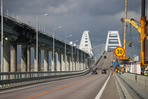 На Крымском мосту после ремонтных работ возобновили автомобильное движение