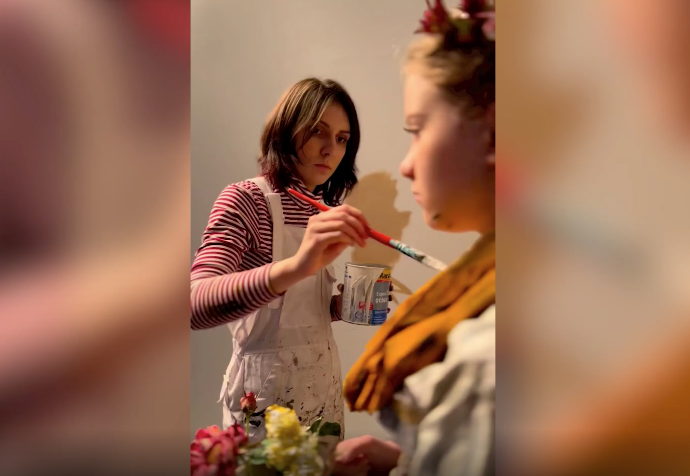 Юная художница подарила живые картины детской больнице в Петербурге