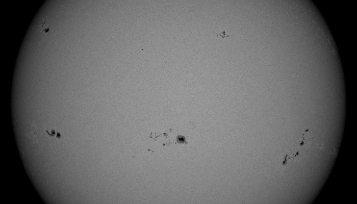 Центры активности (группы пятен) на Солнце 11 января 2023 года. Фото © Лаборатория солнечной астрономии ИКИ и ИСЗФ
