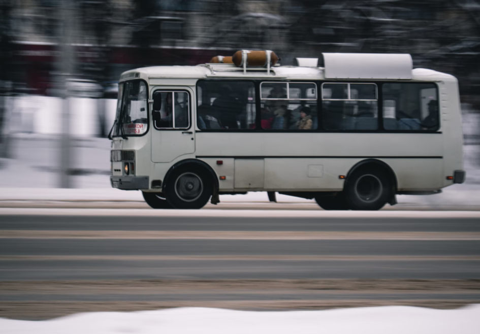 В Красноярске кондукторша выгнала ребёнка на лютый мороз из-за нехватки денег на проезд