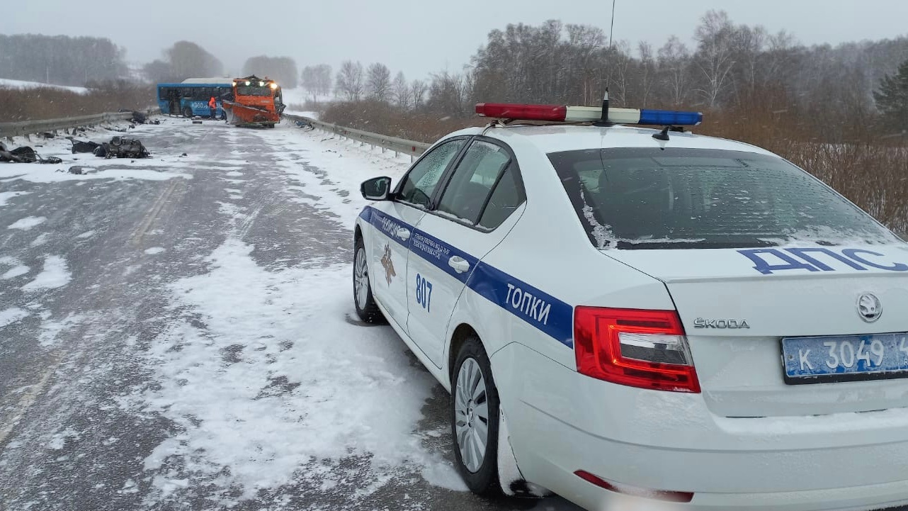 СК возбудил уголовное дело после ДТП с автобусом в Кузбассе, где погибло пять человек