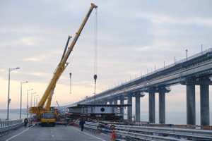 Завершение установки второго пролёта левой стороны авточасти Крымского моста. Фото © Telegram / Марат Хуснуллин