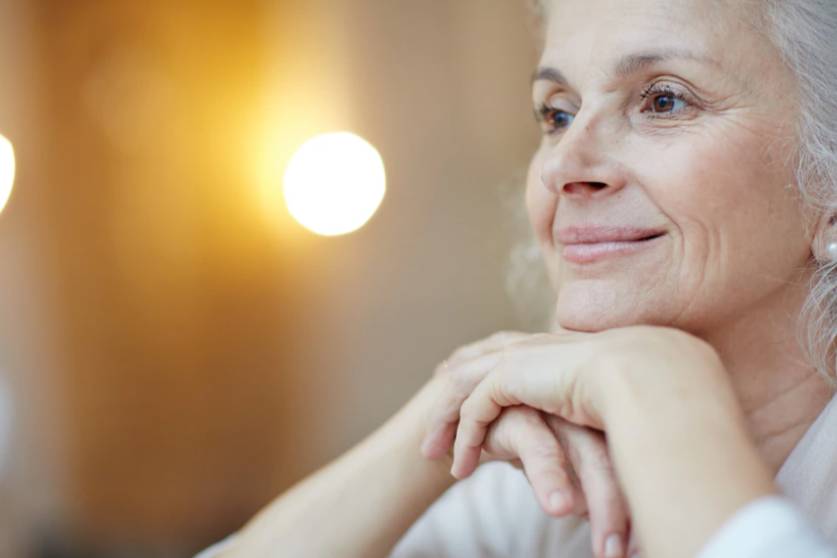 Назван способ снизить риск развития деменции у женщин