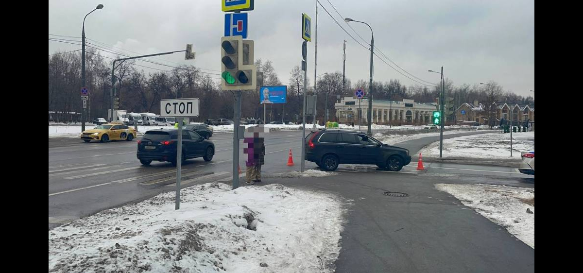 Обгоняя иномарку везу девочку