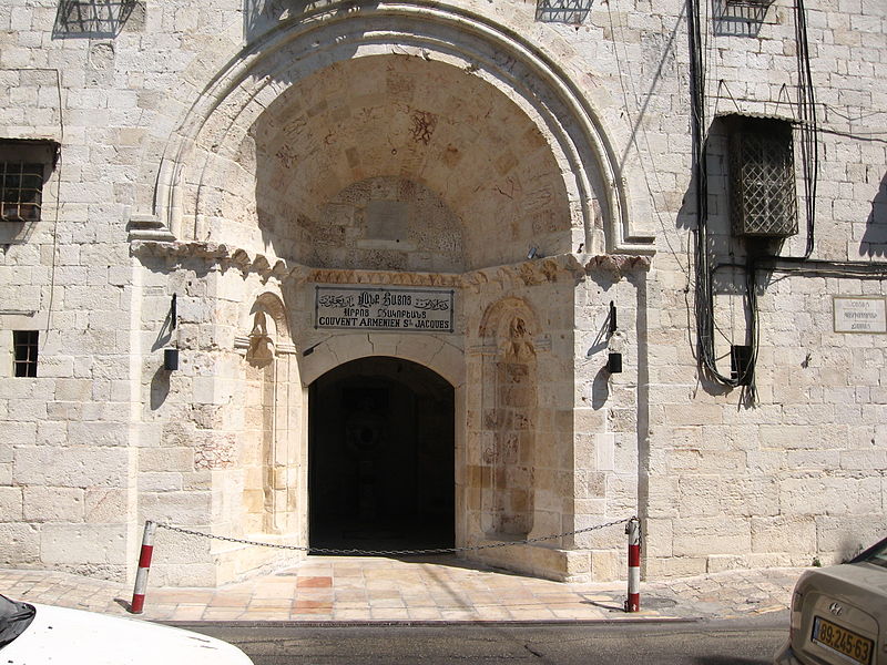 Вандалы оставили оскорбительную надпись на стене армянского храма в Иерусалиме