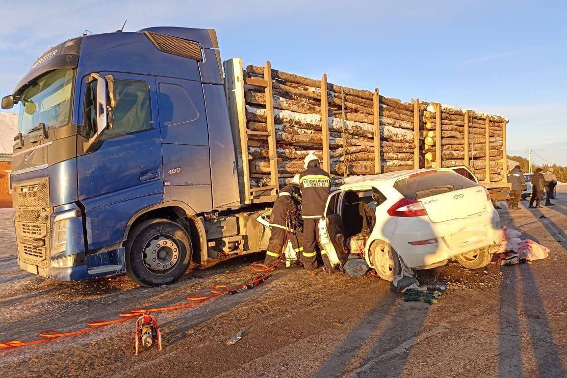 Двое взрослых и ребёнок погибли в страшном ДТП с грузовиком в Башкирии