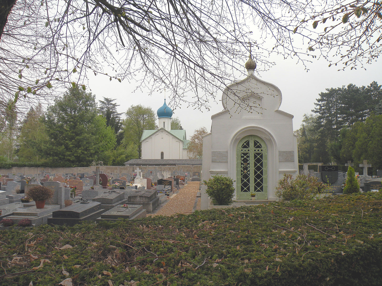 Во Франции не приняли от России плату за места на кладбище, где похоронены 15 тысяч русских
