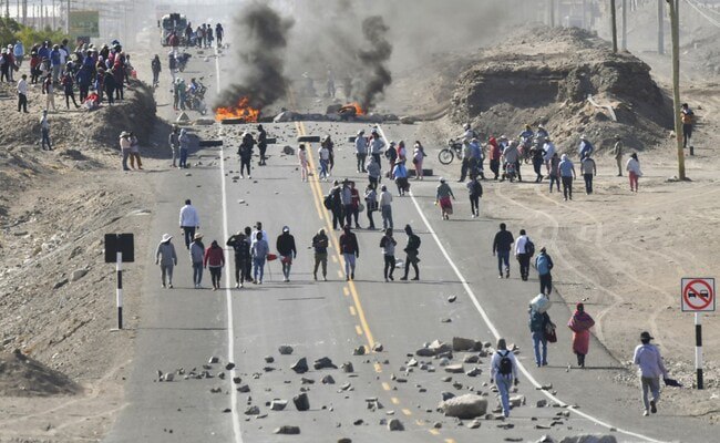 В результате беспорядков в Перу погибло не менее 42 человек. Обложка © twitter / NDTV News feed