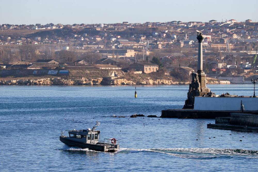 Система ПВО сбила уже три беспилотника над морем в Севастополе