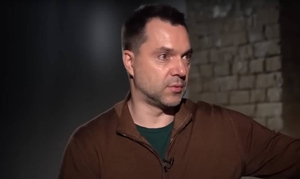 Арестович раскритиковал "идиотов" в Киеве за гонения на Православную церковь