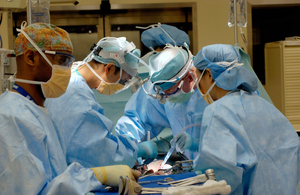 В Омске хирурги удалили у женщины 15-килограммовую опухоль матки