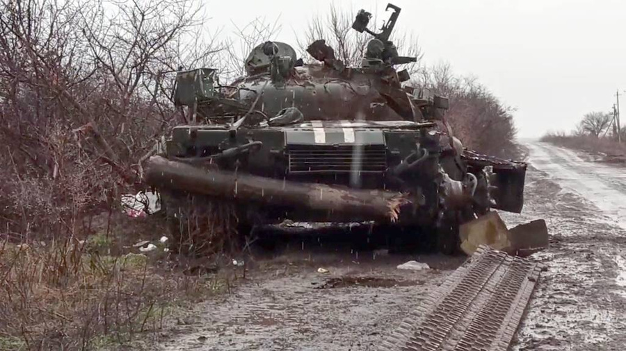 Подбитый танк Вооружённых сил Украины в селе Гнутово. Фото © ТАСС / Пресс-служба Минобороны РФ