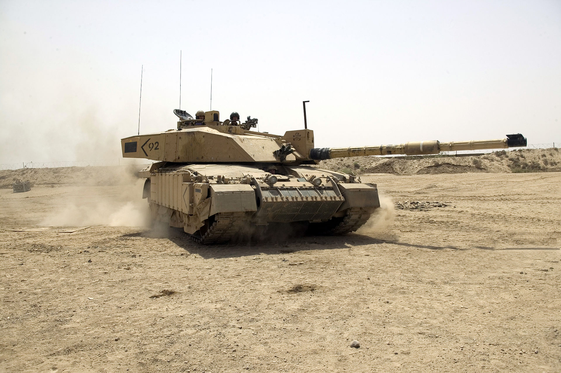 Танк Challenger 2 в Ираке. Фото © Wikipedia / Graeme Main / MOD