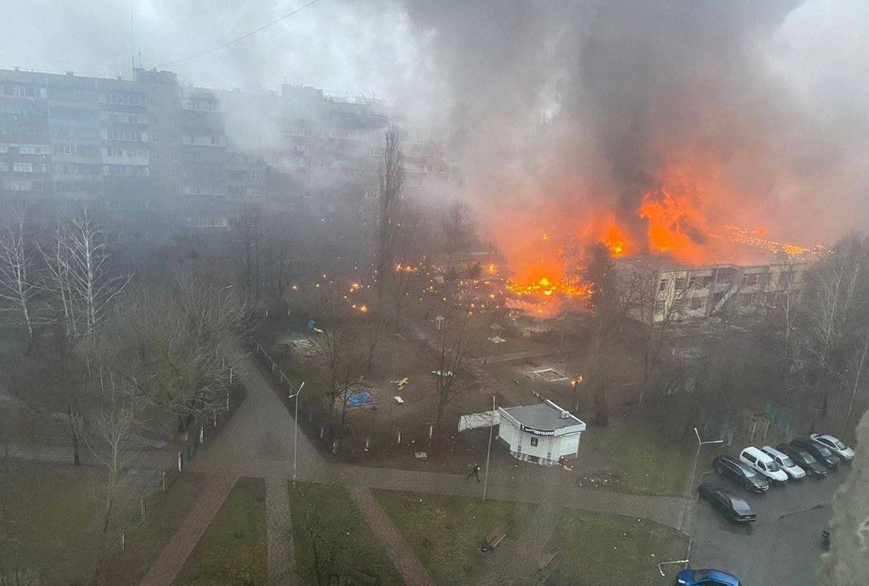 Украина 15 погибших. Пожар. Пожар в городе. Пожар в здании.