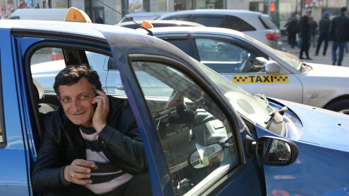 Таксисты не смогут задирать цены из-за повышенного спроса