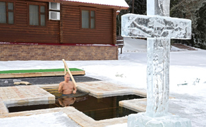 Путин принял участие в крещенских купаниях