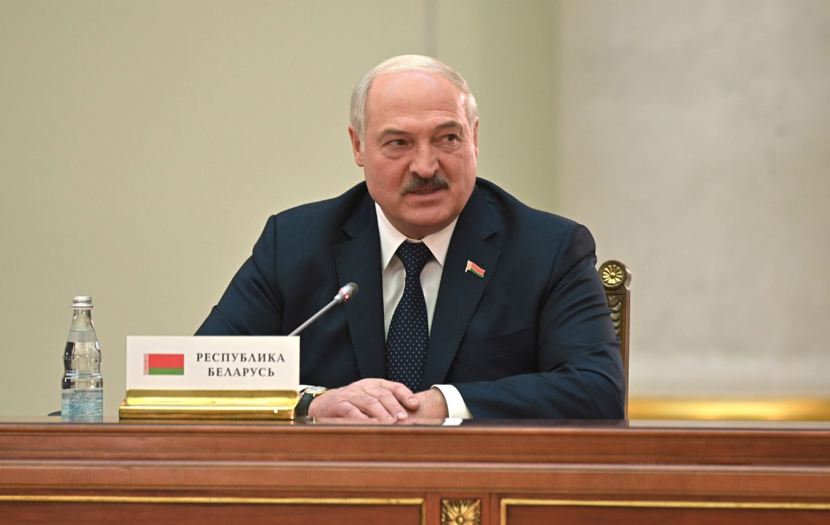 Лукашенко рассказал, как западные соседи пытаются использовать Украину против Белоруссии
