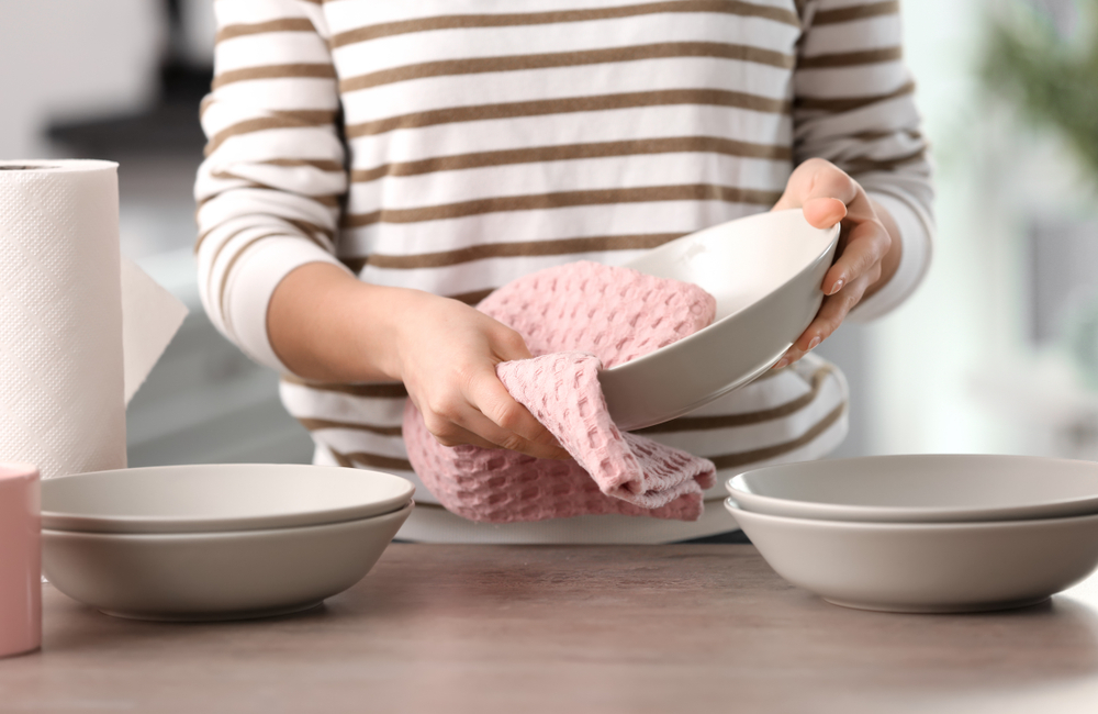 Хозяин-неряха наверняка не следит должным образом за состоянием полотенец на кухне. Фото © Shutterstock