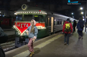 Поезд в советском стиле связал Санкт-Петербург и Выборг