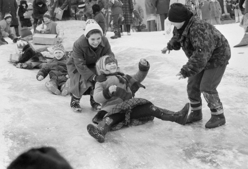 Россияне перечислили любимые зимние занятия из советского детства
