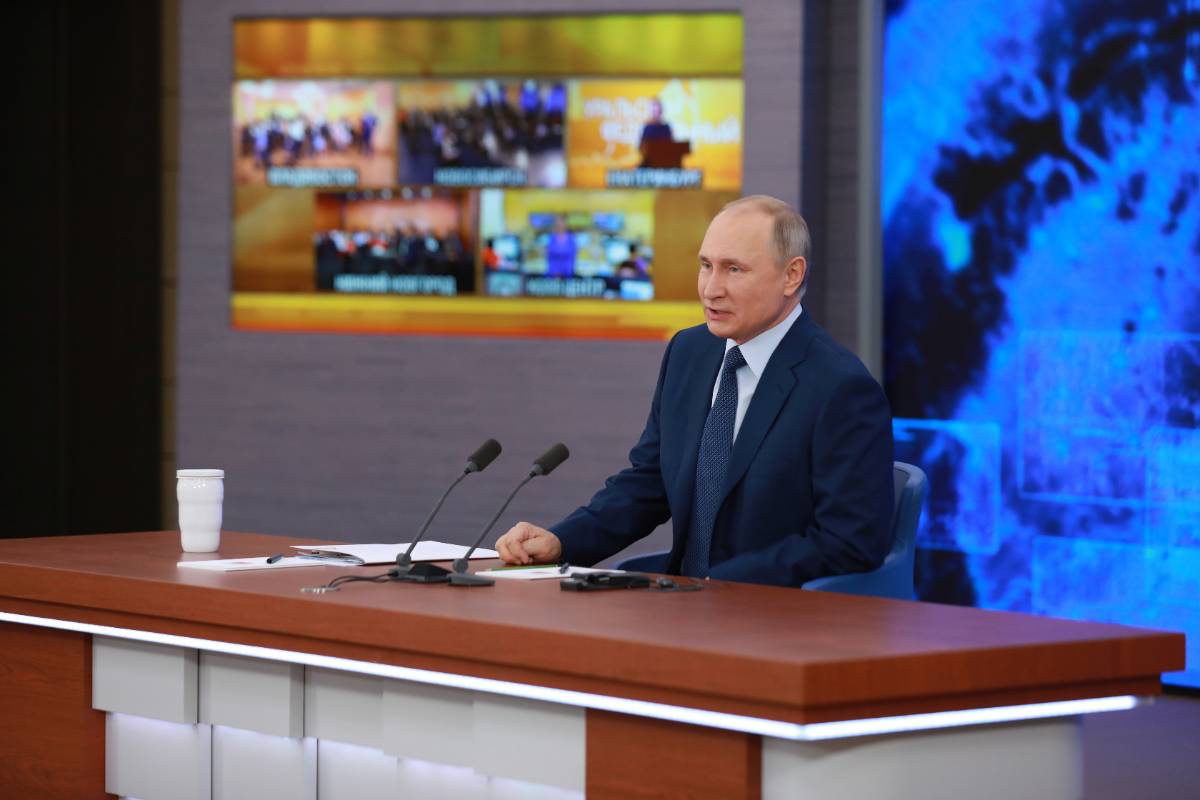 Песков: Точных дат послания Федеральному собранию и прямой линии Путина пока нет