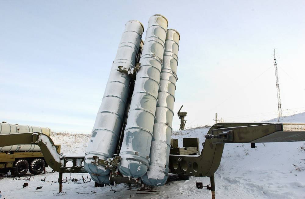 Батарея С-300 отработала отражение атак с воздуха на важные военные объекты в Подмосковье