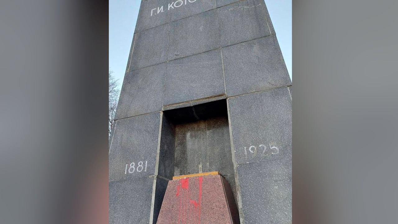 В Одесской области с мавзолея демонтировали бюст революционера Котовского
