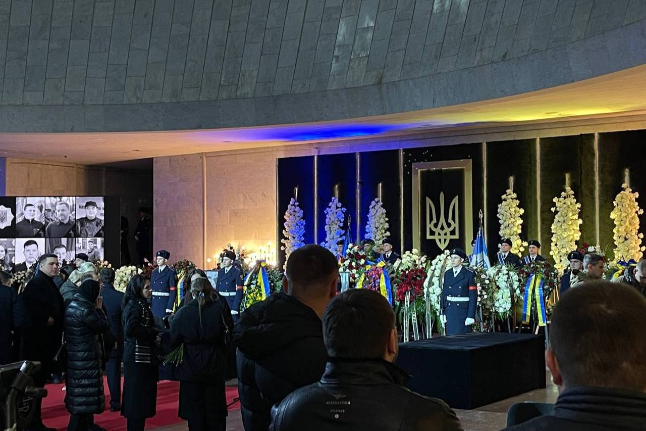 В Киеве началась церемония прощания с погибшим в авиакатастрофе руководством МВД Украины