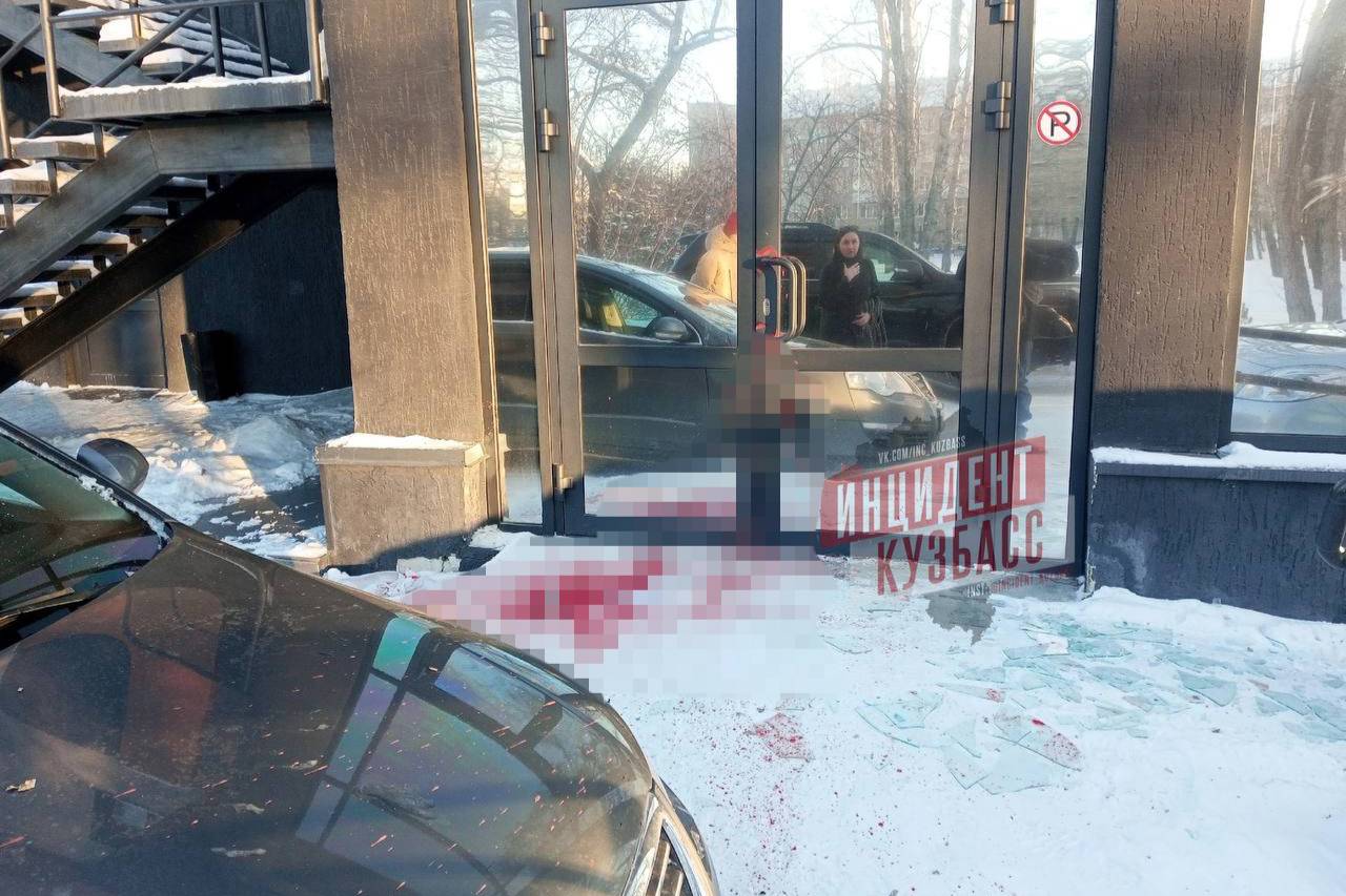 Охраннику кинотеатра в Кемерове оторвало пальцы взрывом петарды