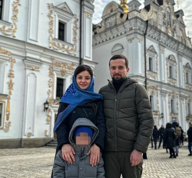 Кирилл Тимошенко с семьёй в Киево-Печерской лавре. Фото © Instagram (признан экстремистской организацией и запрещён на территории Российской Федерации) / tymoshenko.kyrylo
