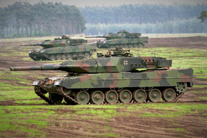 Глава МИД ФРГ Бербок допустила поставку танков Leopard Украине третьими странами