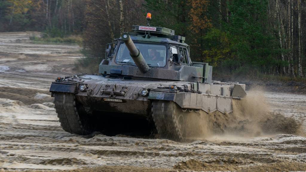 Германию призвали дважды подумать перед отправкой Киеву танков