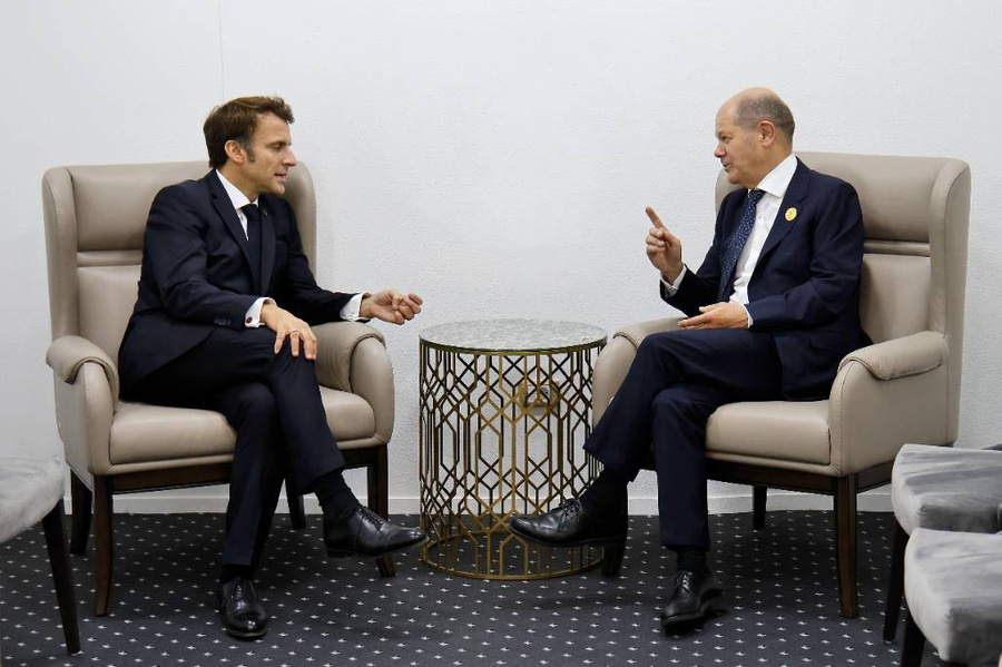 Президент Франции Эмманюэль Макрон и канцлер Германии Олаф Шольц.  Обложка © ТАСС / AP / Ludovic Marin
