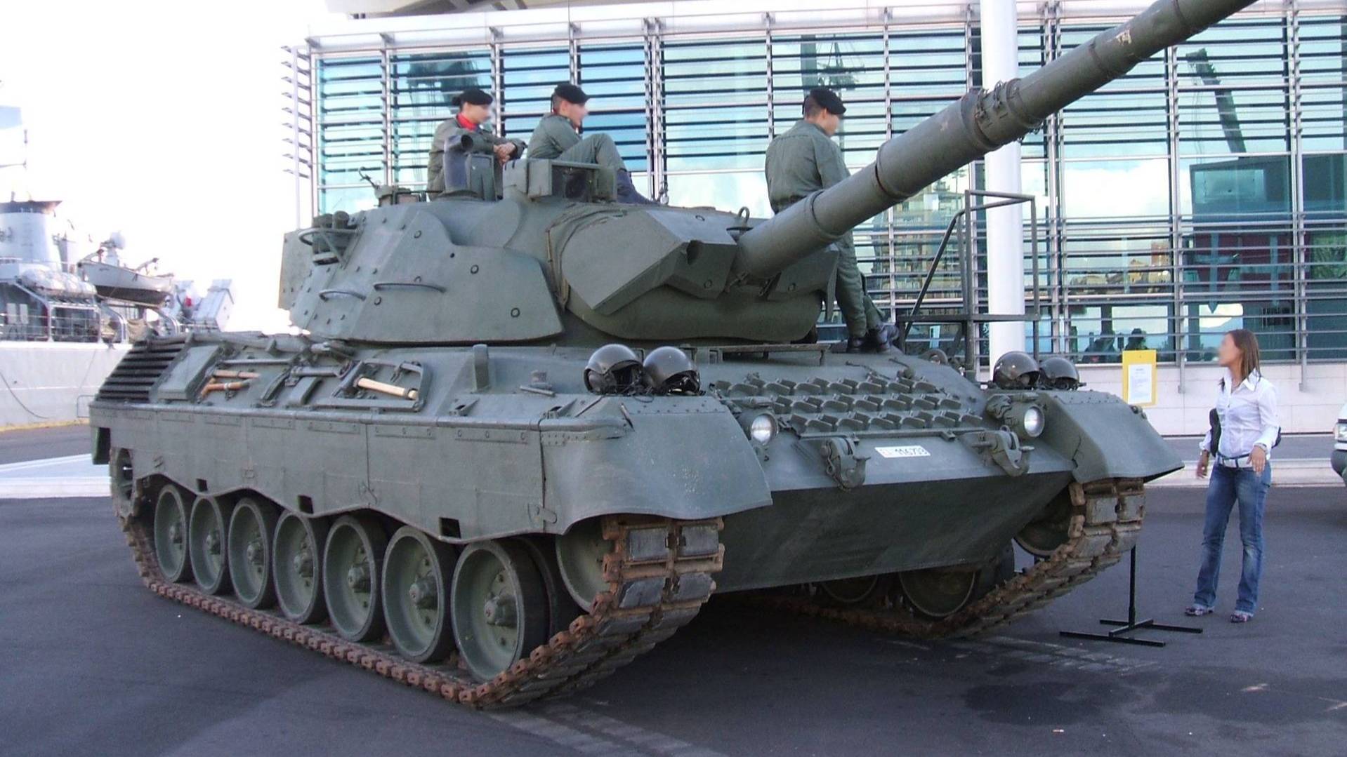 Стало известно о гневе шефа Пентагона из-за отказа ФРГ передать ВСУ танки Leopard