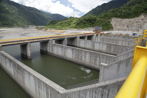 Открытая Си Цзиньпином у активного вулкана в Эквадоре ГЭС покрылась трещинами