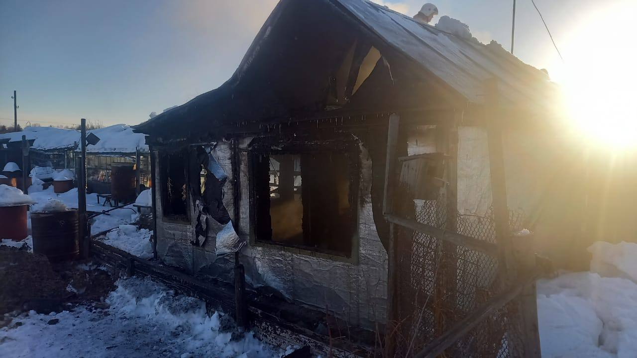 Три человека погибли при пожаре в частном доме в городе Советская Гавань