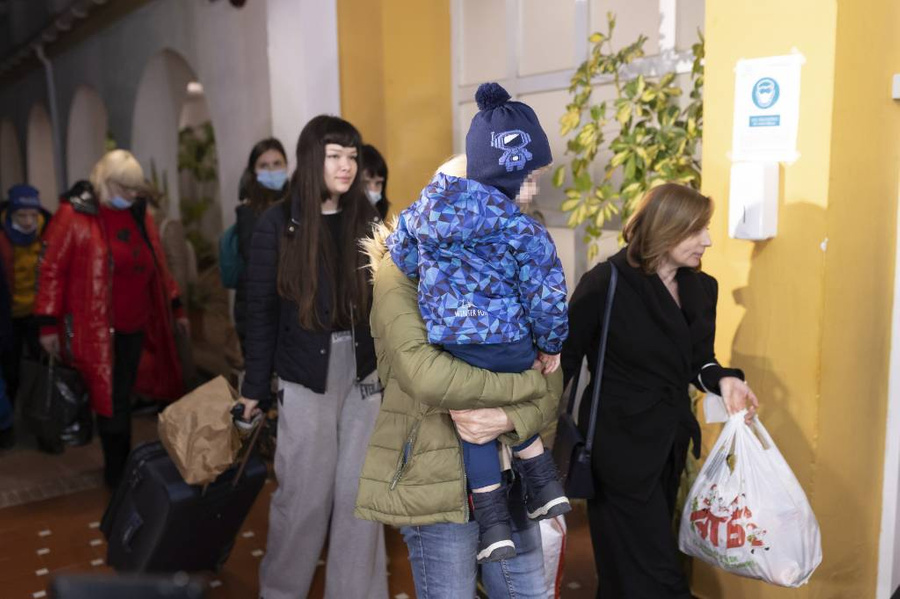 Беженцы с Украины прибывают в Испанию. Фото © ТАСС / EPA / Carlos Diaz
