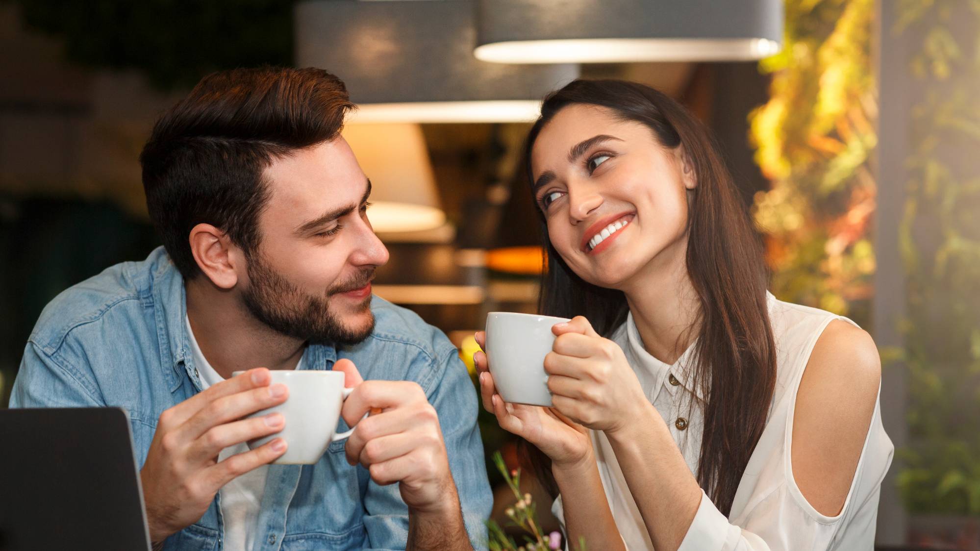 30 вопросов, которые помогут сблизиться на первых свиданиях и узнать, что за человек перед вами